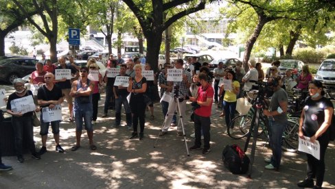 SUMNJAJU NA PROPUSTE U POSTUPKU: Protest Pravda za Ninu ispred novosadskog suda SUMNJAJU NA PROPUSTE U POSTUPKU: Protest Pravda za Ninu ispred novosadskog suda