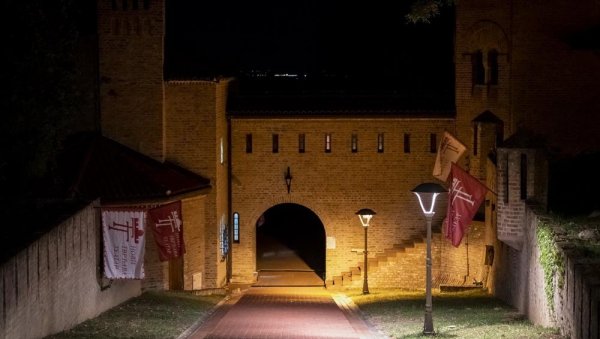 ТЕАТАР НА ОТВОРЕНОЈ СЦЕНИ У ЧОРТАНОВЦИМА: Осми Нови тврђава театар од 3. до 8. септембра ТЕАТАР НА ОТВОРЕНОЈ СЦЕНИ У ЧОРТАНОВЦИМА: Осми Нови тврђава театар од 3. до 8. септембра