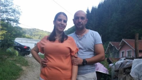 ЋЕРКЕ МЕ ПИТАЈУ ГДЕ ИМ ЈЕ МАМА: Дарко Радовановић, супруг преминуле труднице из Власотинца, доводи у сумњу исправност њеног лечења ЋЕРКЕ МЕ ПИТАЈУ ГДЕ ИМ ЈЕ МАМА: Дарко Радовановић, супруг преминуле труднице из Власотинца, доводи у сумњу исправност њеног лечења