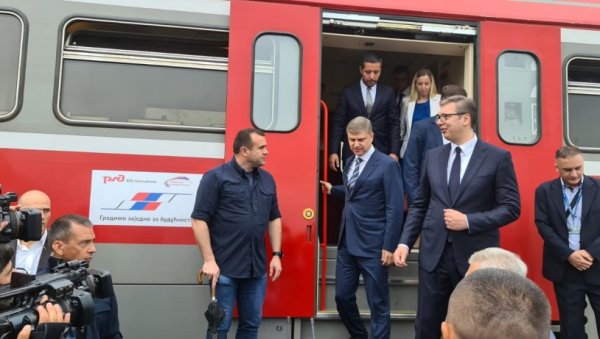РАЗГОВОР СА МАШИНОВОЂОМ: Председник на Инстаграму поставио снимак из воза (ВИДЕО) РАЗГОВОР СА МАШИНОВОЂОМ: Председник на Инстаграму поставио снимак из воза (ВИДЕО)