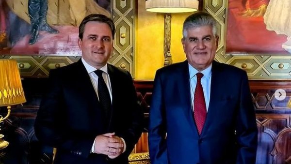 НА КРАЈУ УСПЕШНЕ ПОСЕТЕ ЕГИПТУ: Селаковић у Каиру са Насеровим сином (ФОТО) НА КРАЈУ УСПЕШНЕ ПОСЕТЕ ЕГИПТУ: Селаковић у Каиру са Насеровим сином (ФОТО)