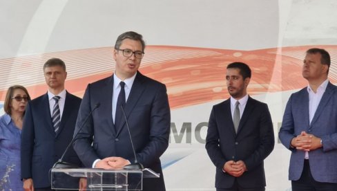 НЕВЕРОВАТНО КОЛИКО СЕ СРБИЈА ПРОМЕНИЛА: Председник на церемонији спајања железничког колосека (ФОТО, ВИДЕО) НЕВЕРОВАТНО КОЛИКО СЕ СРБИЈА ПРОМЕНИЛА: Председник на церемонији спајања железничког колосека (ФОТО, ВИДЕО)