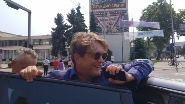 ПРИЗНАО ДА ЈЕ ТУКАО ГАГУ: Песницама га ударао по глави, а ово је прва изјава Драгана Бјелогрлића након што је пуштен из Тужилаштва ПРИЗНАО ДА ЈЕ ТУКАО ГАГУ: Песницама га ударао по глави, а ово је прва изјава Драгана Бјелогрлића након што је пуштен из Тужилаштва