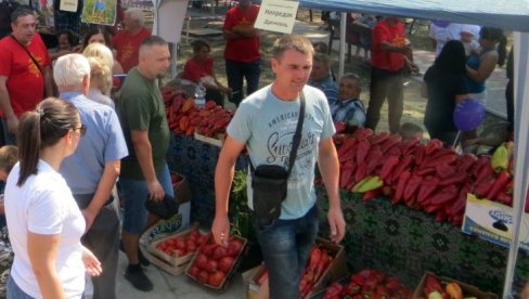 DANI PAPRIKE U DRENOVCU: Jubilarna deseta manifestacija održava se tradicionalno pred početak berbe DANI PAPRIKE U DRENOVCU: Jubilarna deseta manifestacija održava se tradicionalno pred početak berbe