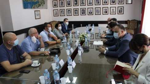 GRADONAČELNICI ČETIRI OPŠTINE JEDNOGLASNI: Bolnici u Kotoru donacija za borbu protiv korone GRADONAČELNICI ČETIRI OPŠTINE JEDNOGLASNI: Bolnici u Kotoru donacija za borbu protiv korone