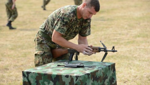 PRIKAZ NAORUŽANJA I VOJNE OPREME 15. SEPTEMBRA NA UŠĆU: Posebna organizacija za Dan srpskog jedinstva, slobode i nacionalne zastave PRIKAZ NAORUŽANJA I VOJNE OPREME 15. SEPTEMBRA NA UŠĆU: Posebna organizacija za Dan srpskog jedinstva, slobode i nacionalne zastave