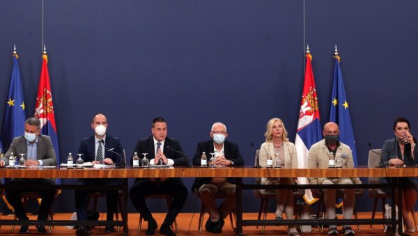 СУТРА ЗАСЕДА КРИЗНИ ШТАБ: Лекари не одустају од три захтева СУТРА ЗАСЕДА КРИЗНИ ШТАБ: Лекари не одустају од три захтева