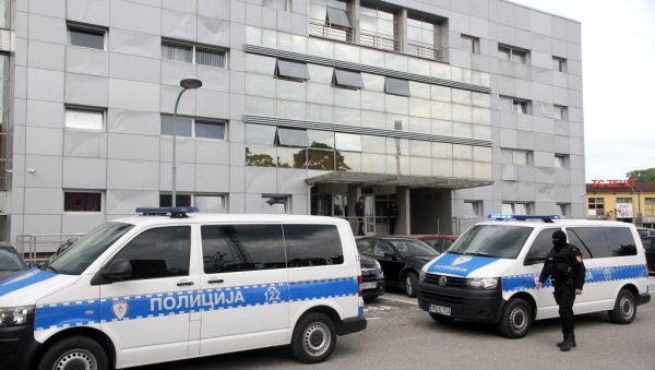СЕКИРОМ МАСАКРИРАО ЖЕНУ: Драган Тркуља (61) из Шипова оптужен за брутални злочин у породичној кући у Шипову СЕКИРОМ МАСАКРИРАО ЖЕНУ: Драган Тркуља (61) из Шипова оптужен за брутални злочин у породичној кући у Шипову