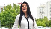 ТАМО ЈЕ ЊИХОВ ЖИВОТ: Драгана Мирковић открила зашто њена деце не долазе у Србију (ФОТО) ТАМО ЈЕ ЊИХОВ ЖИВОТ: Драгана Мирковић открила зашто њена деце не долазе у Србију (ФОТО)