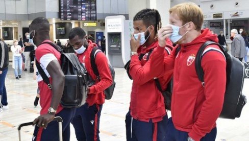 ZVEZDA KRENULA PUT RUMUNIJE: Stanković poveo 23 fudbalera, tu je i Degenek ZVEZDA KRENULA PUT RUMUNIJE: Stanković poveo 23 fudbalera, tu je i Degenek