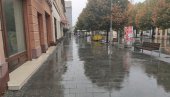 KIŠA I PRAZNE ULICE: Umesto gužve i šarenila pred Dane piva - u Zrenjaninu pusto (FOTO) KIŠA I PRAZNE ULICE: Umesto gužve i šarenila pred Dane piva - u Zrenjaninu pusto (FOTO)