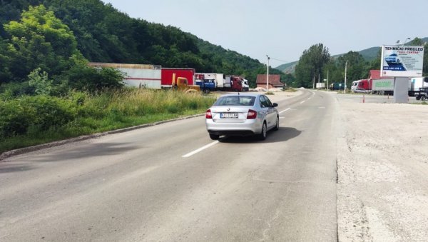 КАМИОН УСМРТИО ПЕШАКА НА УЛАЗУ У РАШКУ: Код себе имао туђа документа - полиција утврђује идентитет КАМИОН УСМРТИО ПЕШАКА НА УЛАЗУ У РАШКУ: Код себе имао туђа документа - полиција утврђује идентитет