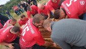 САХРАЊЕН БИВШИ ГОЛМАН НЕНАД ЋУКОВИЋ: Последњи испраћај на гробљу Лужани у Петрову САХРАЊЕН БИВШИ ГОЛМАН НЕНАД ЋУКОВИЋ: Последњи испраћај на гробљу Лужани у Петрову