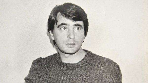 ГЛУМА МУ НИЈЕ БИЛА ПРВИ ИЗБОР: Уписао је механику, а ево ко га је превео на даске које живот значе ГЛУМА МУ НИЈЕ БИЛА ПРВИ ИЗБОР: Уписао је механику, а ево ко га је превео на даске које живот значе