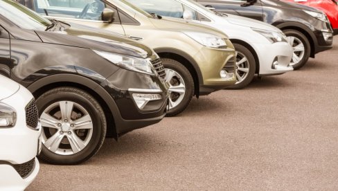 PADAJU CARINE NA KINESKE AUTOMOBILE: Od ponedeljka niže tarife, za većinu polovnjaka slobodan uvoz za pet godina PADAJU CARINE NA KINESKE AUTOMOBILE: Od ponedeljka niže tarife, za većinu polovnjaka slobodan uvoz za pet godina