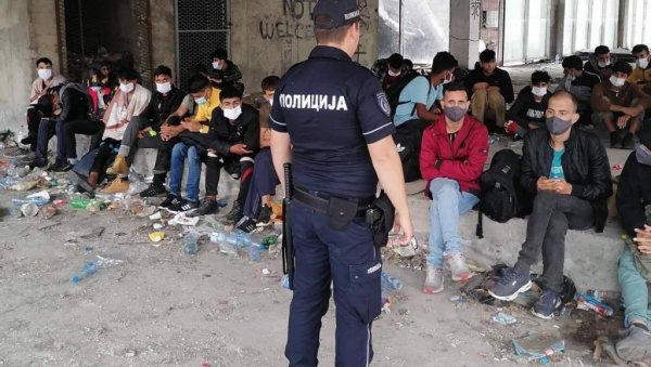 ВЕЛИКА АКЦИЈА ПОЛИЦИЈЕ: Пронађено 79 илегалних миграната у Београду (ФОТО) ВЕЛИКА АКЦИЈА ПОЛИЦИЈЕ: Пронађено 79 илегалних миграната у Београду (ФОТО)
