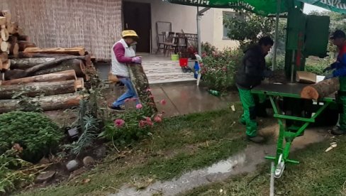 ЦЕНА ДРВА ЗА ОГРЕВ ОКО 5,500 ДИНАРА: У Јадру се већ спремају за грејну сезону ЦЕНА ДРВА ЗА ОГРЕВ ОКО 5,500 ДИНАРА: У Јадру се већ спремају за грејну сезону