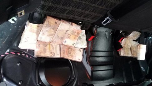 POLICIJA NA HORGOŠU PRONAŠLA NEPRIJAVLJENIH 140.000 EVRA: Uhapšen mađarski državljanin - novac sakrio ispod sedišta i u kaseti POLICIJA NA HORGOŠU PRONAŠLA NEPRIJAVLJENIH 140.000 EVRA: Uhapšen mađarski državljanin - novac sakrio ispod sedišta i u kaseti