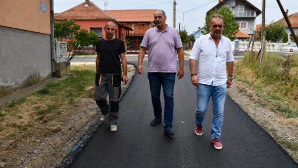 БОЉИ УСЛОВИ ЗА РАД: Асфалтиран плато испред просторија јабуковачких ватрогасаца БОЉИ УСЛОВИ ЗА РАД: Асфалтиран плато испред просторија јабуковачких ватрогасаца