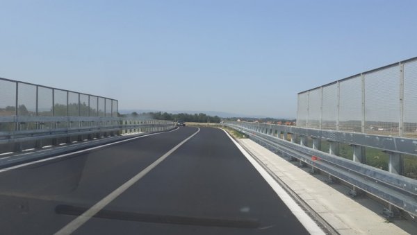 НАДВОЖЊАК У НОВОМ СЈАЈУ: Комплетно реконструисана саобраћајница на Лешници НАДВОЖЊАК У НОВОМ СЈАЈУ: Комплетно реконструисана саобраћајница на Лешници