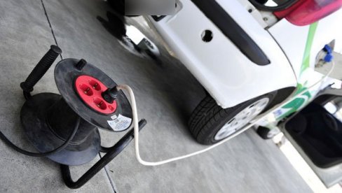 SRBIJA PRATI SVETSKE STANDARDE: Prodaja električnih vozila četiri puta veća, subvencije vlade značajno doprinele porastu SRBIJA PRATI SVETSKE STANDARDE: Prodaja električnih vozila četiri puta veća, subvencije vlade značajno doprinele porastu