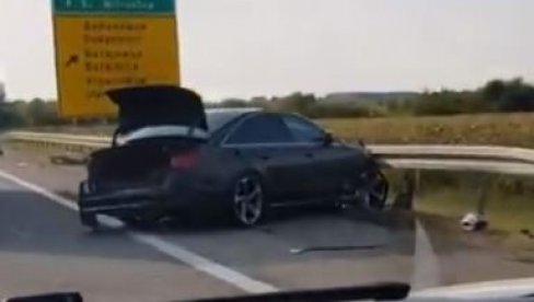 TEŠKA SAOBRAĆAJNA NESREĆA KOD DOBANOVACA: Lančani sudar na auto-putu, jedna kola se zakucala u bankinu TEŠKA SAOBRAĆAJNA NESREĆA KOD DOBANOVACA: Lančani sudar na auto-putu, jedna kola se zakucala u bankinu