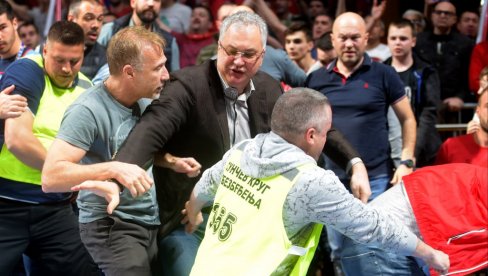 СРПСКИМ ГЛУМЦИМА ТУЧА НИЈЕ СТРАНА: Стругар ударао таксисту, Узуновић насрнуо на балерину СРПСКИМ ГЛУМЦИМА ТУЧА НИЈЕ СТРАНА: Стругар ударао таксисту, Узуновић насрнуо на балерину