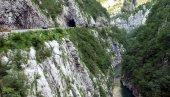 VOZILO SLETELO U MORAČU: Spasioci na terenu, u toku potraga za nestalom osobom (FOTO) VOZILO SLETELO U MORAČU: Spasioci na terenu, u toku potraga za nestalom osobom (FOTO)