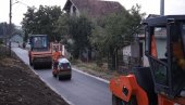 REŠEN VIŠEDECENIJSKI PROBLEM: Stanovnici kraka Panonske ulice u Vršcu dobili asfalt REŠEN VIŠEDECENIJSKI PROBLEM: Stanovnici kraka Panonske ulice u Vršcu dobili asfalt