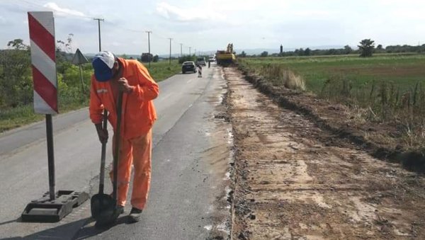 ВАЖНО ОБАВЕШТЕЊЕ ЗА ВОЗАЧЕ: Обустава саобраћаја на путу од Краљева до границе са Црном Гором, ово је алтернативни правац ВАЖНО ОБАВЕШТЕЊЕ ЗА ВОЗАЧЕ: Обустава саобраћаја на путу од Краљева до границе са Црном Гором, ово је алтернативни правац