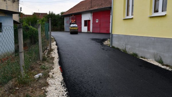 ЛАКШЕ И БРЖЕ ДО ПОЖАРИШТА: Поред делова двеју улица на ободу Неготина, асфалтиран и плато испред гараже ДВД у Јабуковцу ЛАКШЕ И БРЖЕ ДО ПОЖАРИШТА: Поред делова двеју улица на ободу Неготина, асфалтиран и плато испред гараже ДВД у Јабуковцу