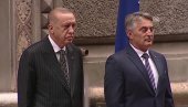 NEMA DODIKA: Erdogana ispred zgrade Predsedništva dočekali Komšić i DŽaferović (VIDEO)