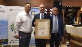 ПРИЗНАЊЕ ЗА МЕЂУРЕГИОНАЛНУ САРАДЊУ: Покрајински секретар др Ненад Иванишевић добитник мостарске повеље Лумина Мостсриенсиа ПРИЗНАЊЕ ЗА МЕЂУРЕГИОНАЛНУ САРАДЊУ: Покрајински секретар др Ненад Иванишевић добитник мостарске повеље Лумина Мостсриенсиа