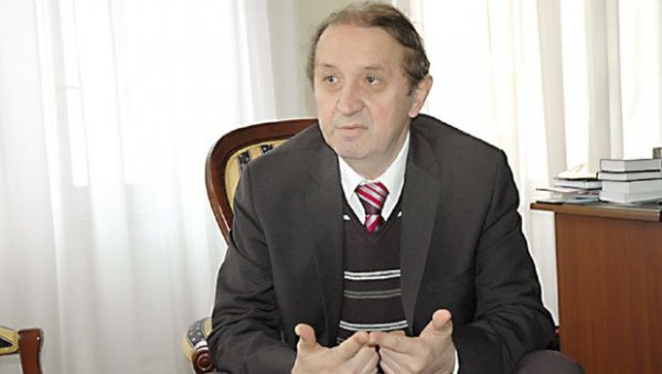 ЗАПУШТЕНОСТ ЈЕЗИКА: Ђаци нигде не чују да је добро владање српским језиком важно у животу ЗАПУШТЕНОСТ ЈЕЗИКА: Ђаци нигде не чују да је добро владање српским језиком важно у животу