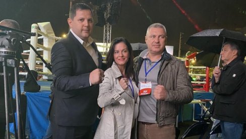 DEVOJKE DA KRENU PUTEM NINE RADOVANOVIĆ: I ministarka Marija Obradović podržala boks DEVOJKE DA KRENU PUTEM NINE RADOVANOVIĆ: I ministarka Marija Obradović podržala boks
