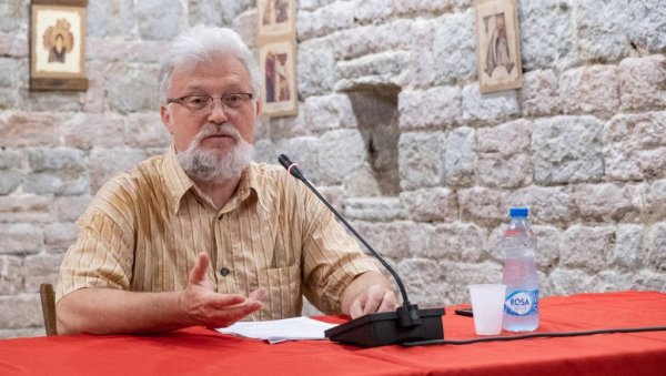 ИВАН НЕГРИШОТАЦ ОДРЖАО ПРЕДАВАЊЕ: Најважније је да човек одбрани себе као светињу ИВАН НЕГРИШОТАЦ ОДРЖАО ПРЕДАВАЊЕ: Најважније је да човек одбрани себе као светињу