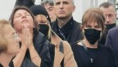 НАЈПОТРЕСНИЈИ ПРИЗОР НА ЛАНЕТОВОЈ САХРАНИ: Када је почело опело Милена Васић је само склопила руке и подигла поглед ка небу (ФОТО/ВИДЕО)