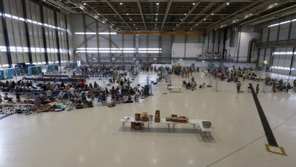 РАМШТАЈН УМЕСТО ОБЕЋАНЕ ЗЕМЉЕ: Више од 14.000 људи у највећој бази САД ван америке РАМШТАЈН УМЕСТО ОБЕЋАНЕ ЗЕМЉЕ: Више од 14.000 људи у највећој бази САД ван америке