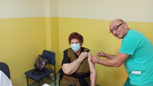 МАРИЦА (87) ПРИМИЛА ТРЕЋУ ДОЗУ: Корона вирус опет у Лозници МАРИЦА (87) ПРИМИЛА ТРЕЋУ ДОЗУ: Корона вирус опет у Лозници