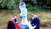 SPOMENKO NA VEČNOJ STRAŽI OZRENA: Otkriven spomen-kip najmlađem vojniku Vojske RS