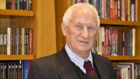 ИМА ПРОСТОРА ДА СЕ ЈОШ ЋЕРАМО ОКО КиМ: Матија Бећковић, на песничким сусретима код Звечана ИМА ПРОСТОРА ДА СЕ ЈОШ ЋЕРАМО ОКО КиМ: Матија Бећковић, на песничким сусретима код Звечана