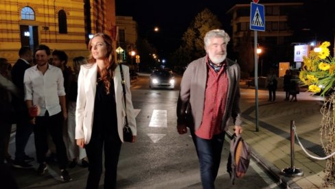 ŽELJNO IŠČEKUJU REAKCIJE PUBLIKE: Reditelj i glumci filma Nečista krv - greh predaka oglasili se nakon premijere u Vranju (FOTO/VIDEO) ŽELJNO IŠČEKUJU REAKCIJE PUBLIKE: Reditelj i glumci filma Nečista krv - greh predaka oglasili se nakon premijere u Vranju (FOTO/VIDEO)