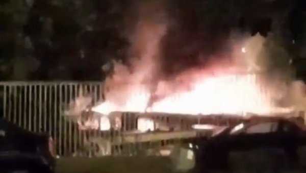 ШТА СЕ СИНОЋ ДОГОДИЛО НА КАРАБУРМИ? Објашњено зашто су се запалили аутобуси у гаражи ГСП-а ШТА СЕ СИНОЋ ДОГОДИЛО НА КАРАБУРМИ? Објашњено зашто су се запалили аутобуси у гаражи ГСП-а
