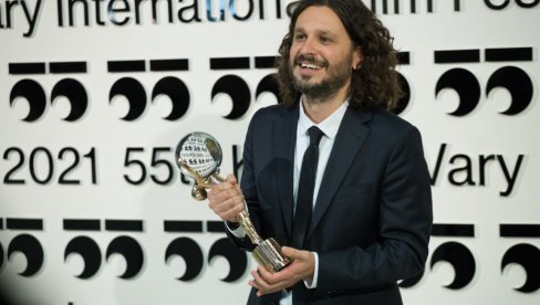 STEFAN ARSENIJEVIĆ O OSVAJANJU KRISTALNOG GLOBUSA: Sutra u Novostima sve o apsolutnom trijumfu srpskog filma Strahinja Banović STEFAN ARSENIJEVIĆ O OSVAJANJU KRISTALNOG GLOBUSA: Sutra u Novostima sve o apsolutnom trijumfu srpskog filma Strahinja Banović
