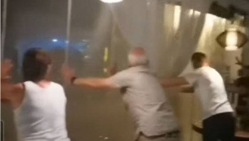 ORKANSKI VETAR ČUPAO DRVEĆE: Jako nevreme pogodilo Crnu Goru, tri osobe povređene (VIDEO) ORKANSKI VETAR ČUPAO DRVEĆE: Jako nevreme pogodilo Crnu Goru, tri osobe povređene (VIDEO)