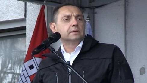 ВУЛИН СТИГАО У АЛЕКСИНАЦ: Министар у месту где је трајала потрага за породицом Ђокић ВУЛИН СТИГАО У АЛЕКСИНАЦ: Министар у месту где је трајала потрага за породицом Ђокић