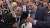 DODIK I VULIN ZAPEVALI NA MANJAČI: Orile se krajiške pesme pod šatorom (VIDEO) DODIK I VULIN ZAPEVALI NA MANJAČI: Orile se krajiške pesme pod šatorom (VIDEO)