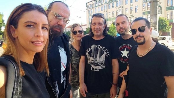 ОДЕНУЛИ СТАРЕ ПЕСМЕ У НОВО РУХО: Неверне бебе објављују 10 видео-клипова ОДЕНУЛИ СТАРЕ ПЕСМЕ У НОВО РУХО: Неверне бебе објављују 10 видео-клипова