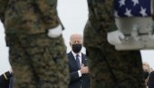 ТУЖАН ДАН ЗА АМЕРИКУ: Бајден дочекао тела војника страдалих у Авганистану (ФОТО) ТУЖАН ДАН ЗА АМЕРИКУ: Бајден дочекао тела војника страдалих у Авганистану (ФОТО)