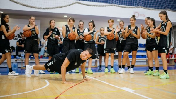 ЗЛАТО СА СРБИЈОМ БИЛО БИ МИ ДРАЖЕ И ОД НБА ПРСТЕНА: Богдан Богдановић за Новости о турбулентој сезони, Атланти и будућим циљевима ЗЛАТО СА СРБИЈОМ БИЛО БИ МИ ДРАЖЕ И ОД НБА ПРСТЕНА: Богдан Богдановић за Новости о турбулентој сезони, Атланти и будућим циљевима